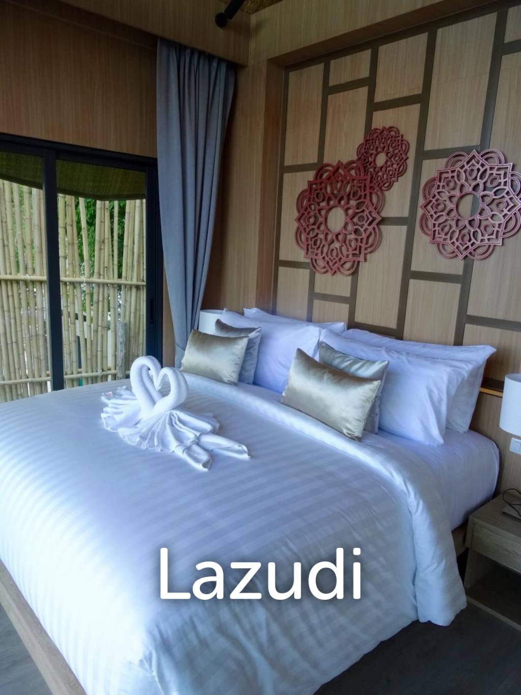 Cottage-Style Hillside Residence for Sale Overlooking Naka Bay