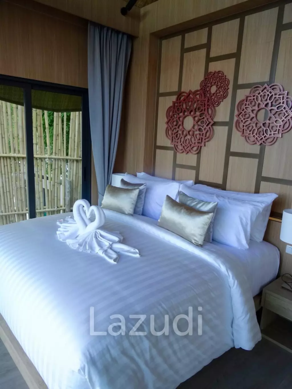 Cottage-Style Hillside Residence for Sale Overlooking Naka Bay
