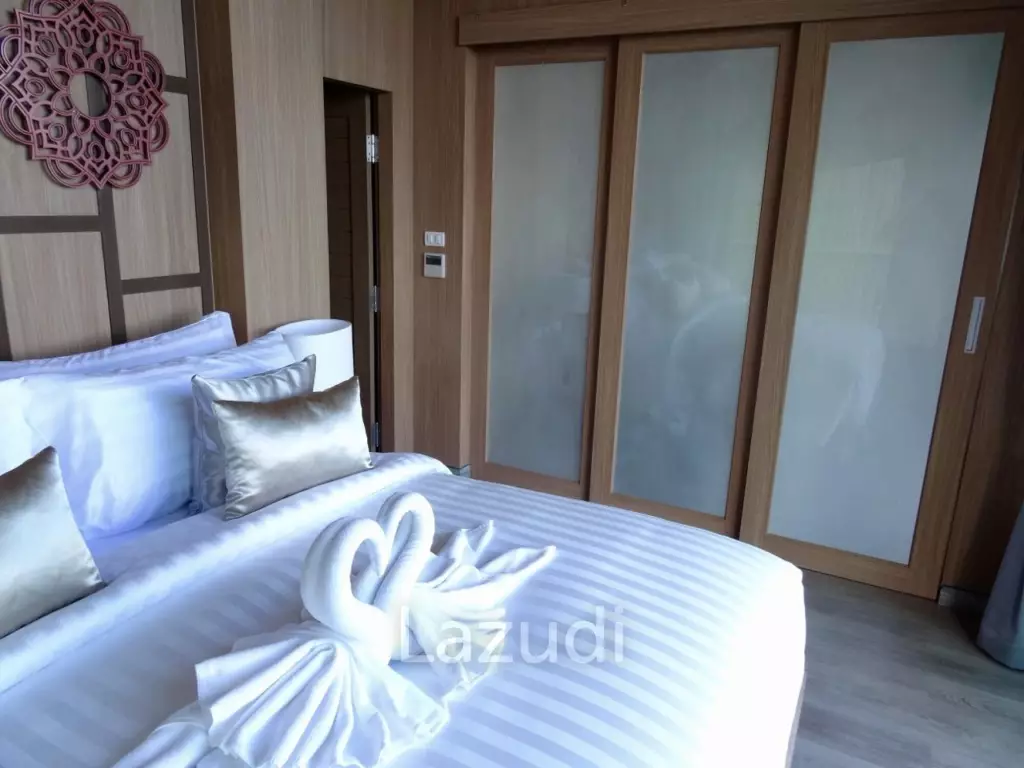 Cottage-Style Hillside Residence for Sale Overlooking Naka Bay