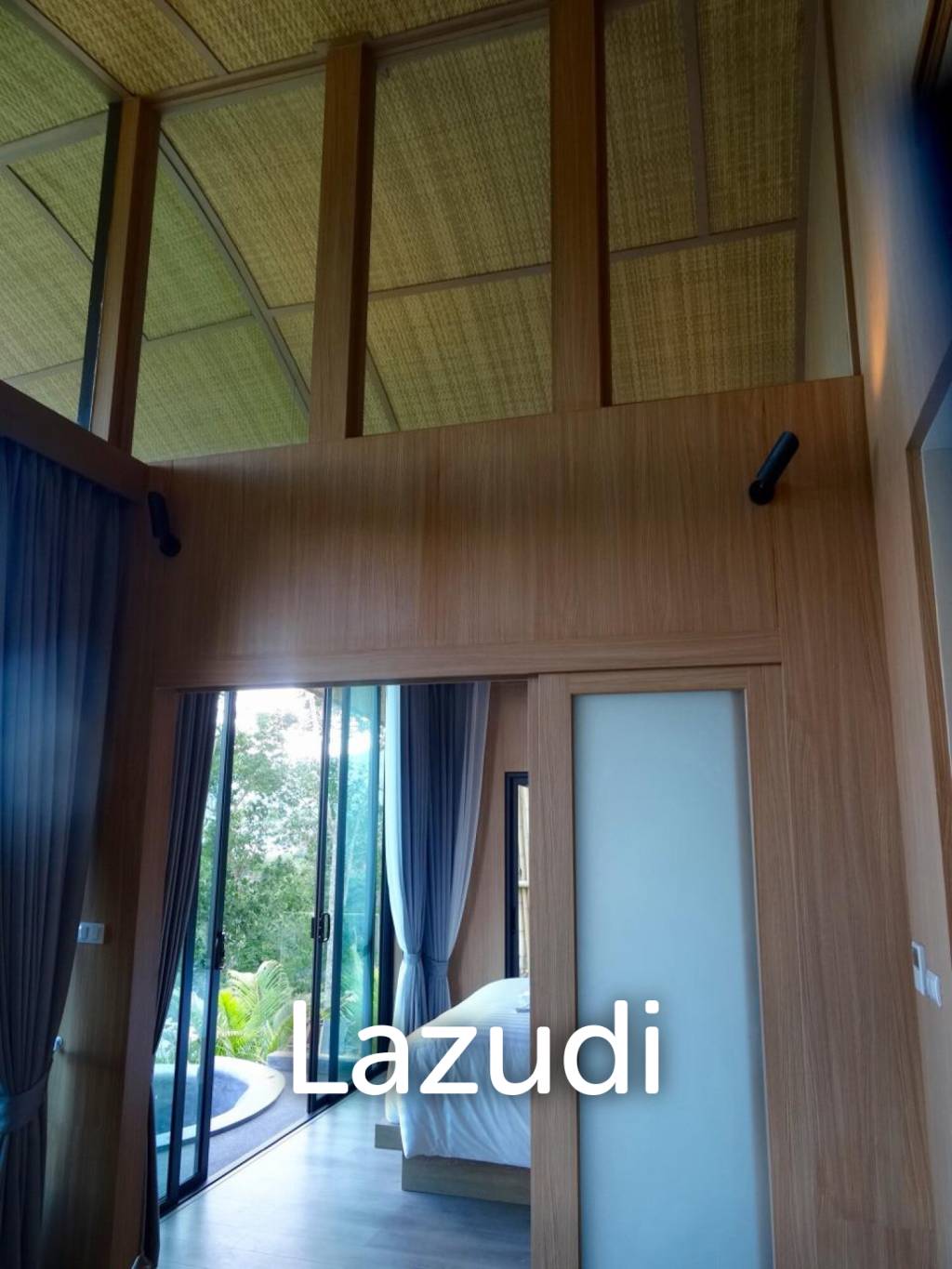Cottage-Style Hillside Residence for Sale Overlooking Naka Bay