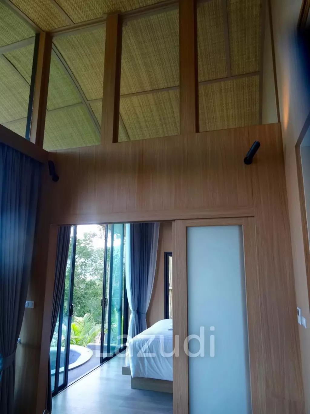 Cottage-Style Hillside Residence for Sale Overlooking Naka Bay