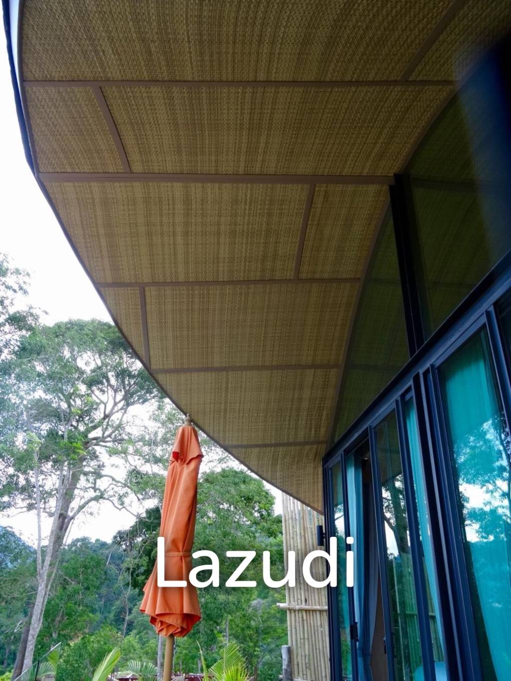 Cottage-Style Hillside Residence for Sale Overlooking Naka Bay