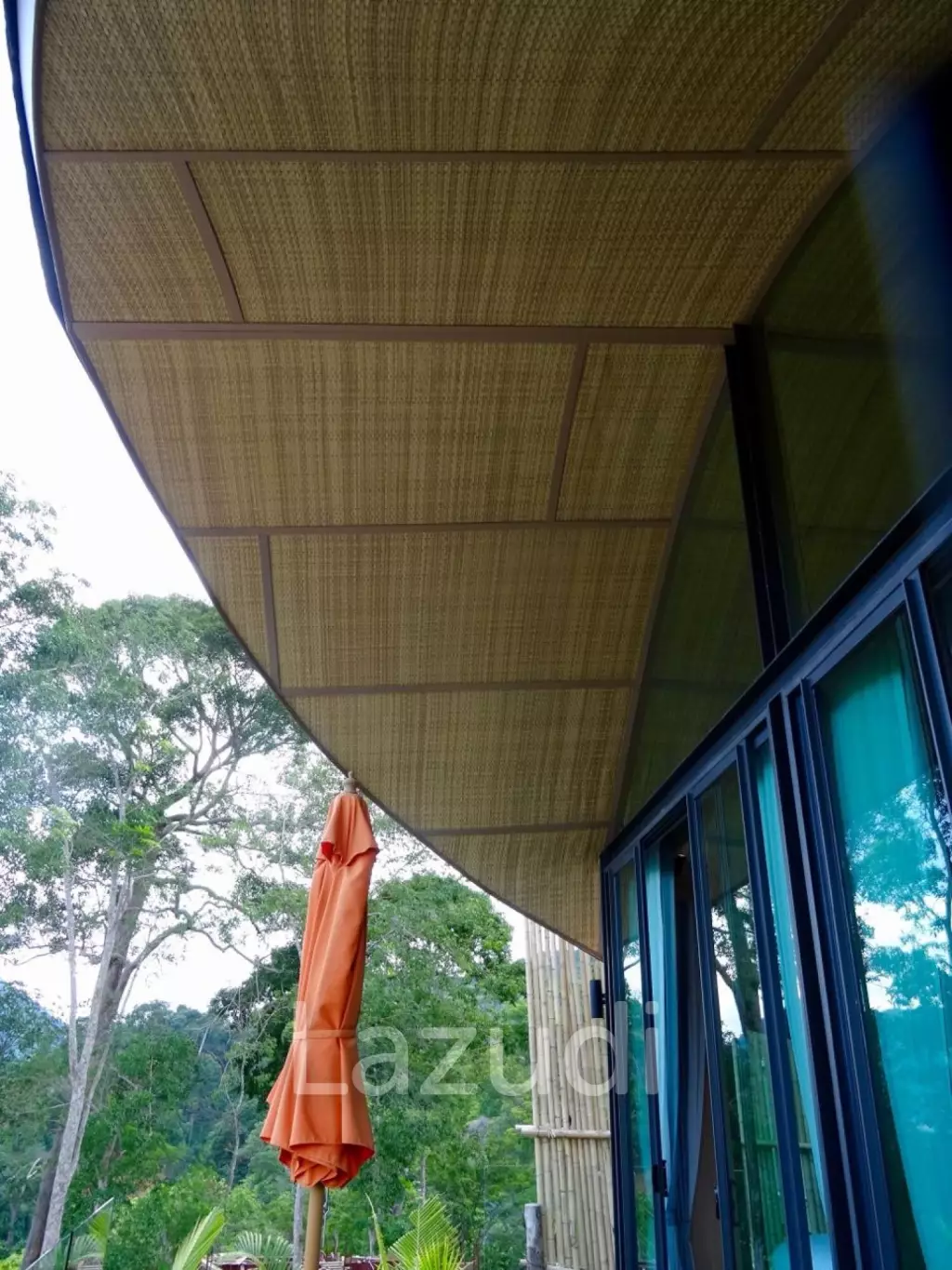 Cottage-Style Hillside Residence for Sale Overlooking Naka Bay