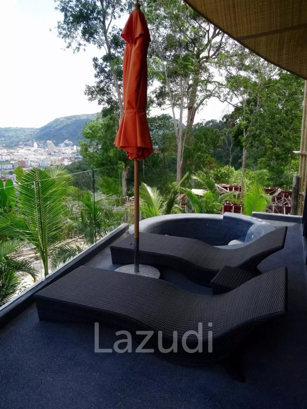 Cottage-Style Hillside Residence for Sale Overlooking Naka Bay