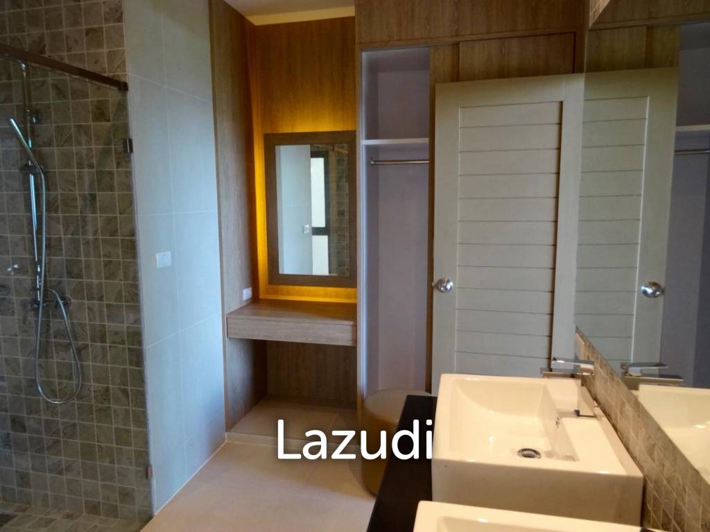 Cottage-Style Hillside Residence for Sale Overlooking Naka Bay