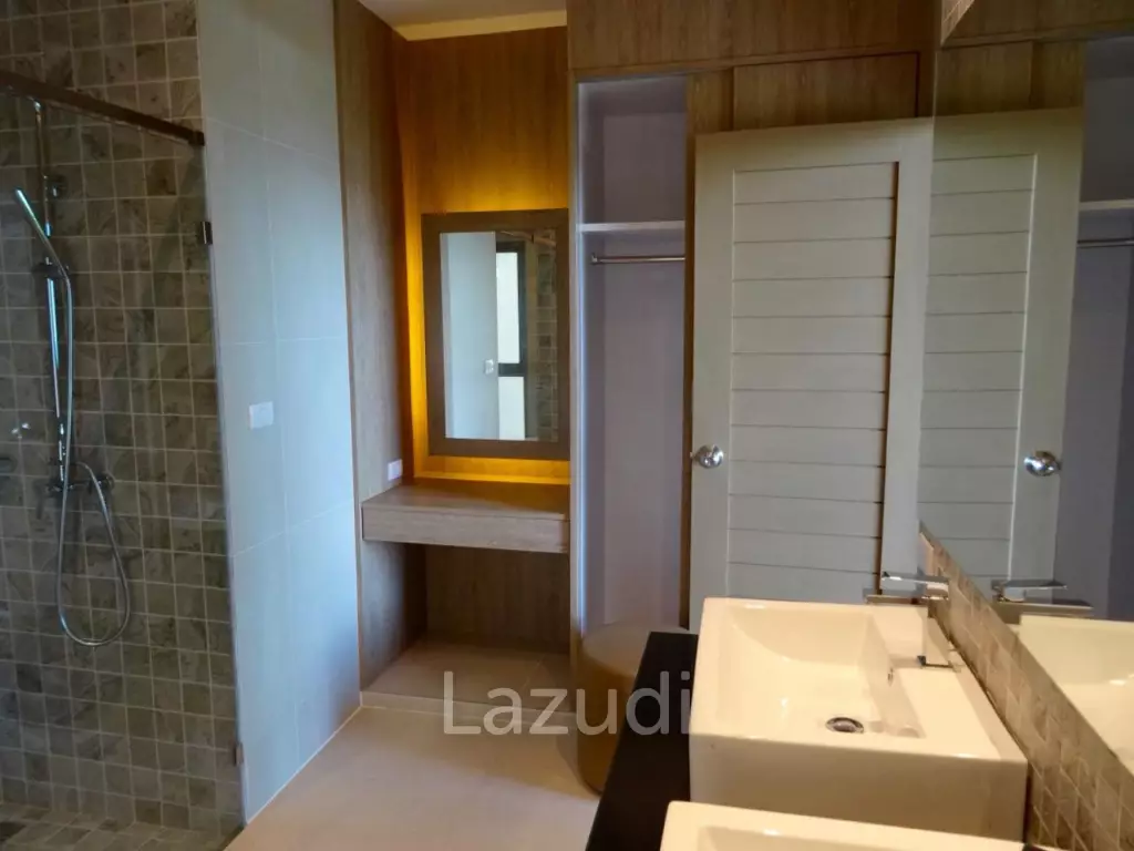 Cottage-Style Hillside Residence for Sale Overlooking Naka Bay