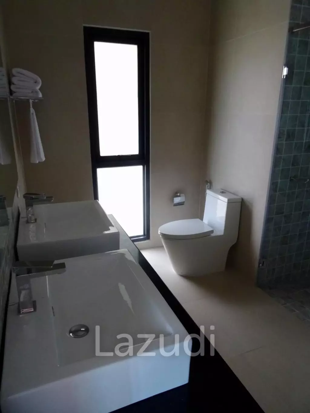 Cottage-Style Hillside Residence for Sale Overlooking Naka Bay