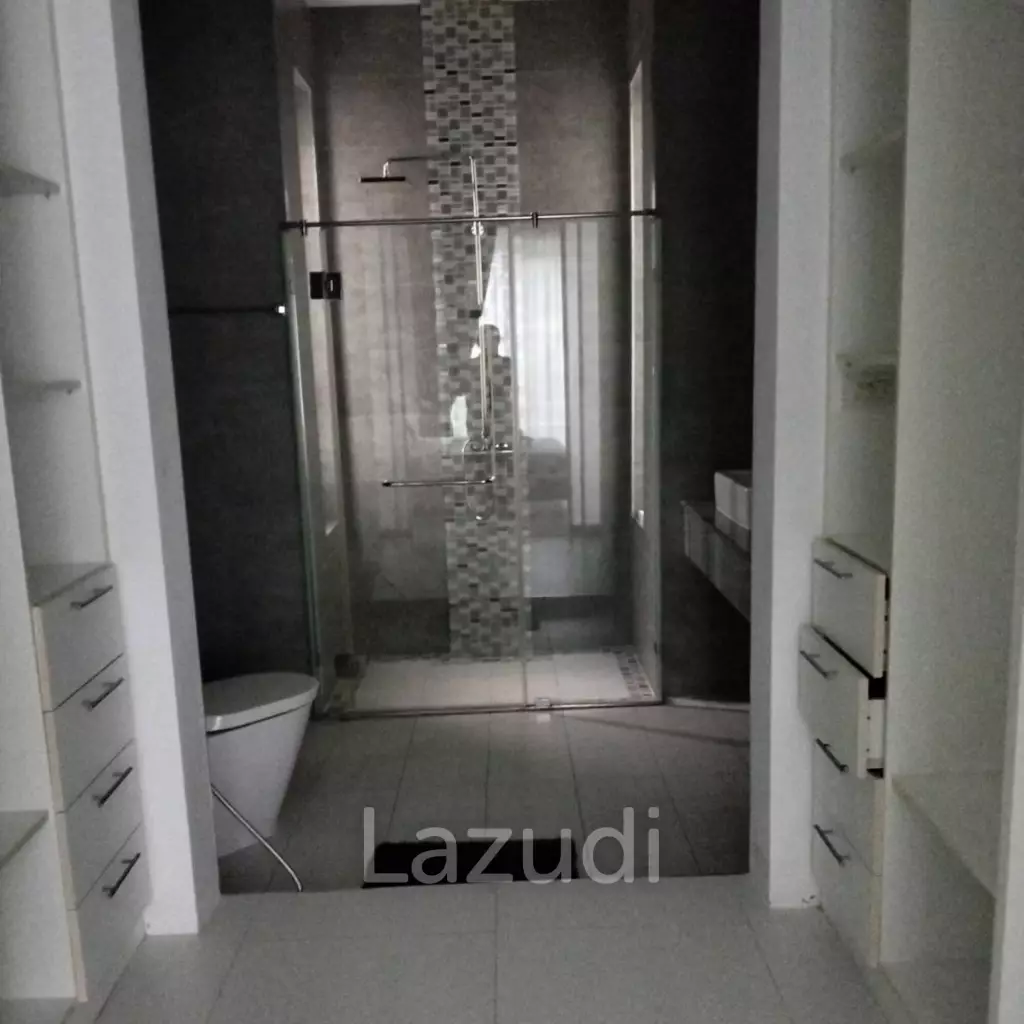 Woodlands Residence : Modern Pool Villa 3 Bed, Solar Panel