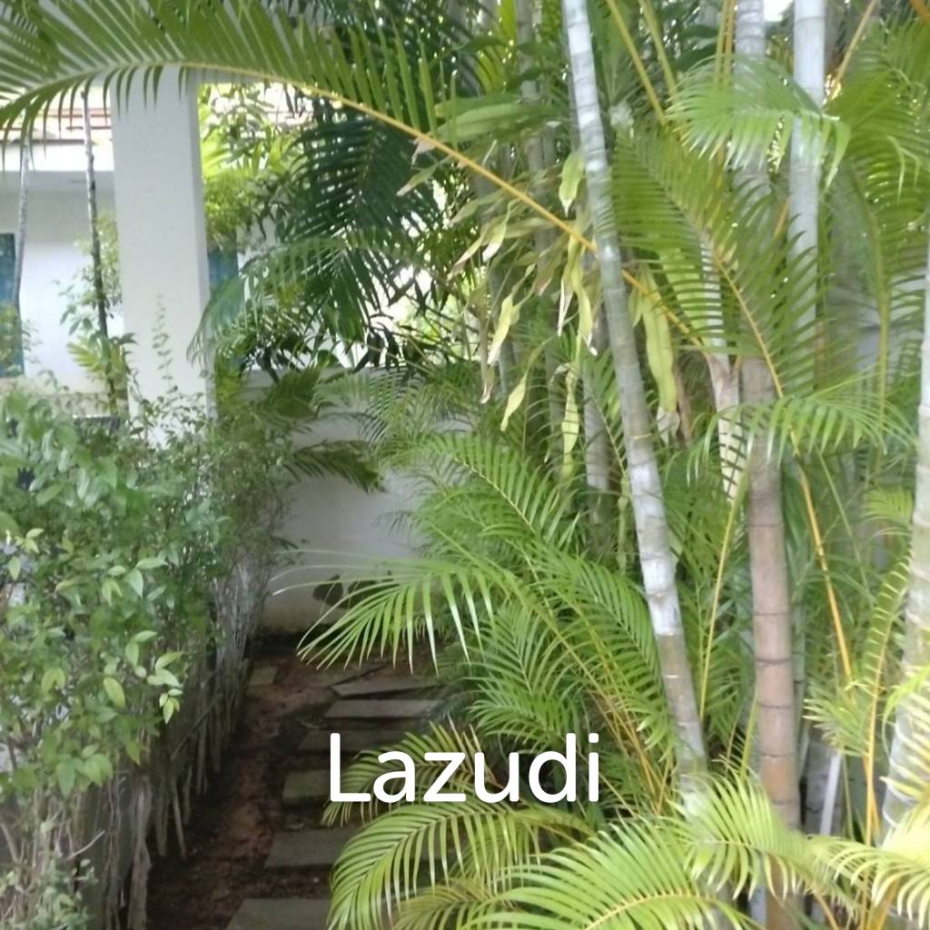 Woodlands Residence : Modern Pool Villa 3 Bed, Solar Panel