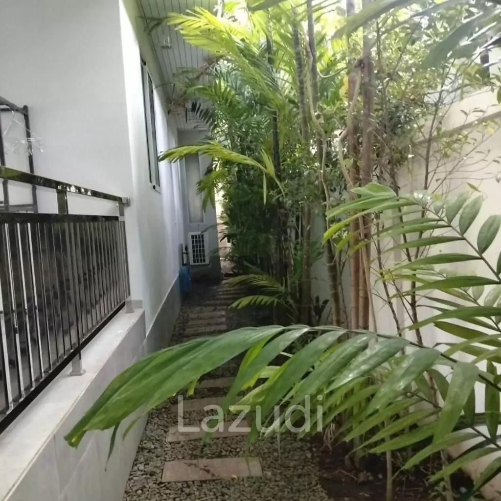 Woodlands Residence : Modern Pool Villa 3 Bed, Solar Panel