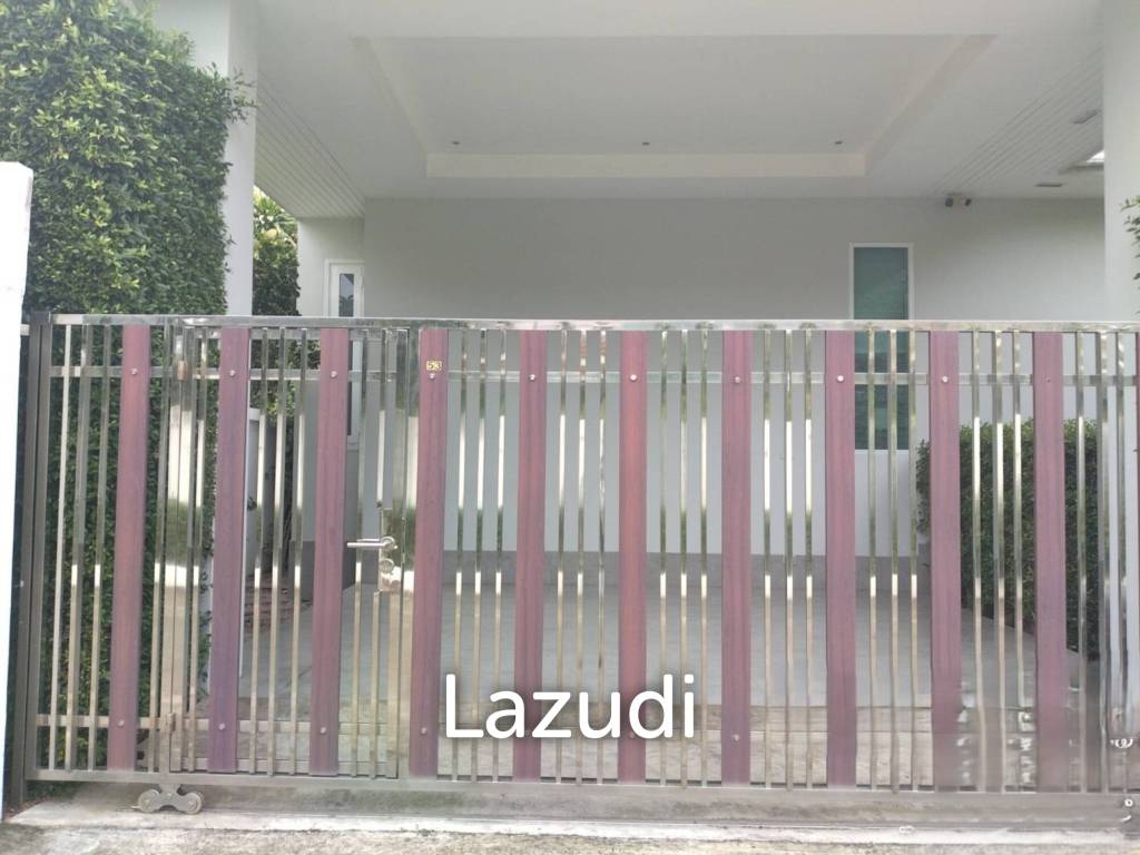 Woodlands Residence : Modern Pool Villa 3 Bed, Solar Panel