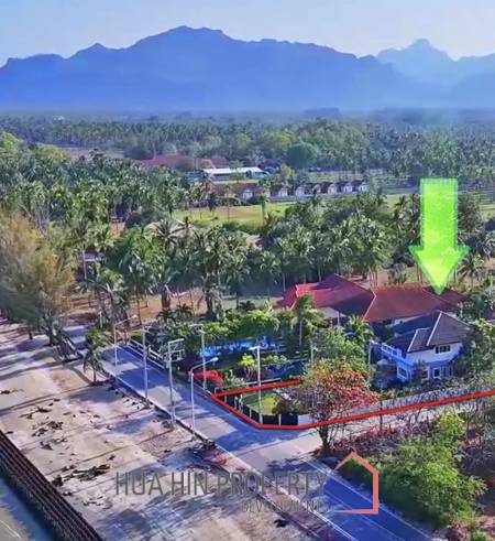 BEACHFRONT 2 STOREY IN SAM ROI YOD  : 4 bed privacy and natural villa