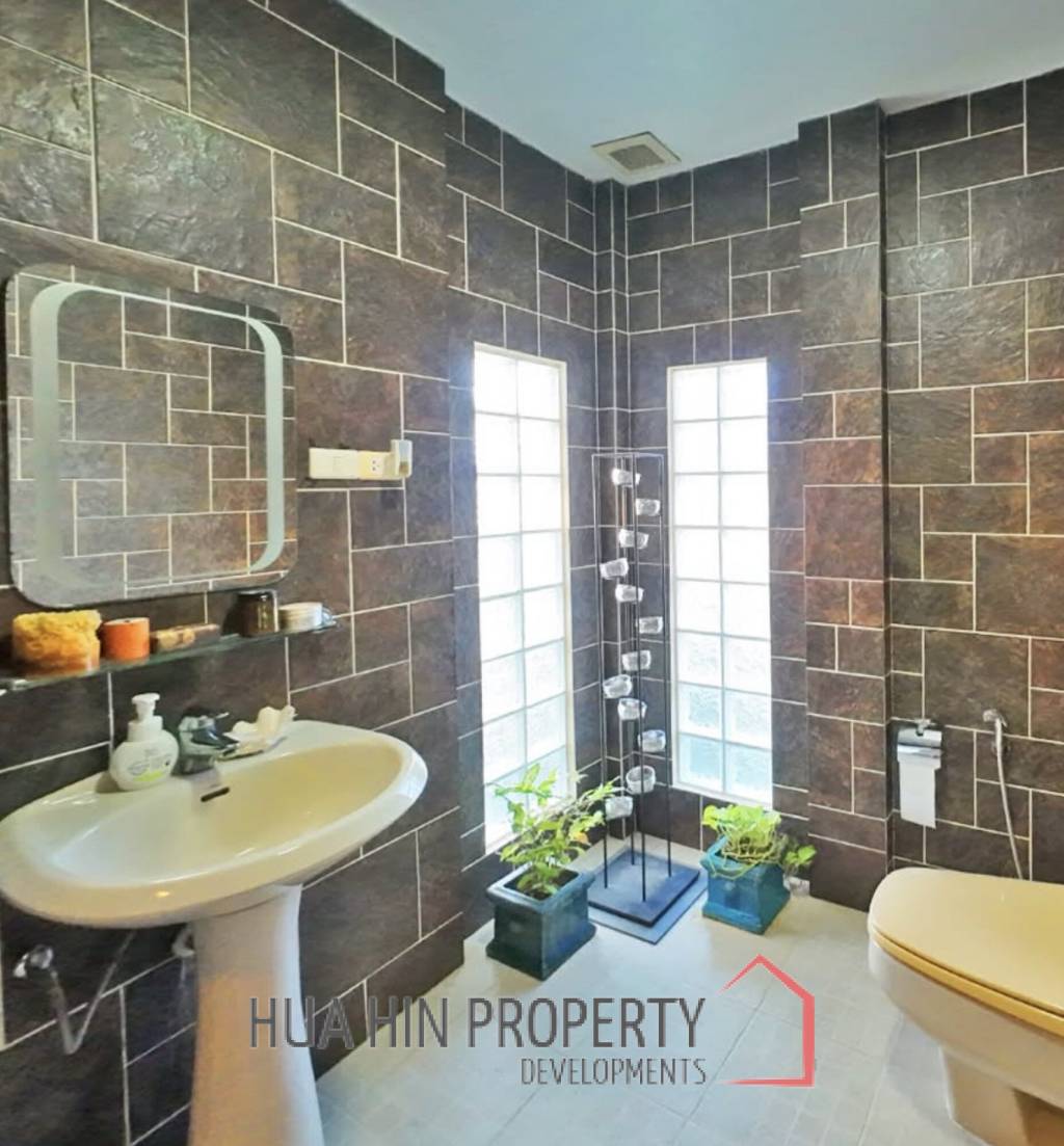 BEACHFRONT 2 STOREY IN SAM ROI YOD  : 4 bed privacy and natural villa