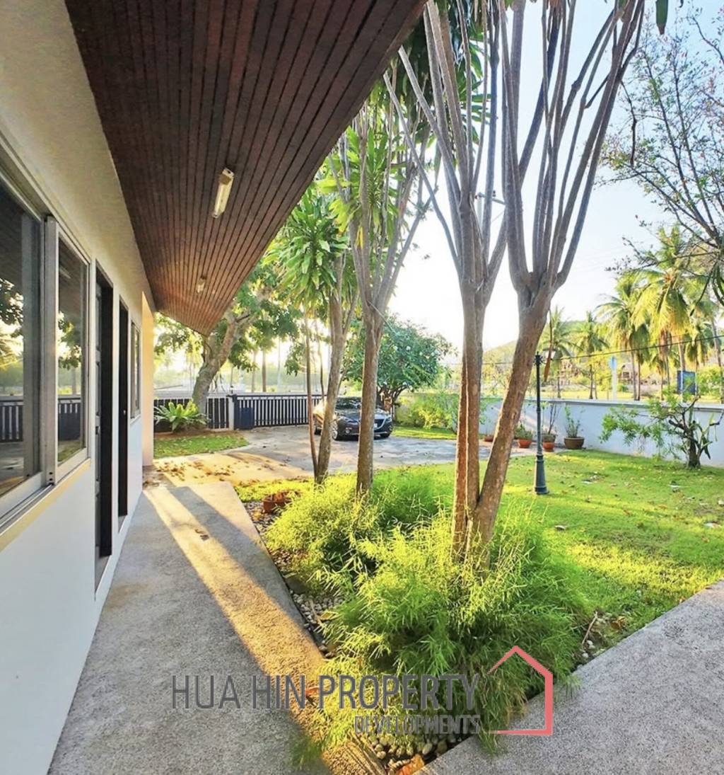 BEACHFRONT 2 STOREY IN SAM ROI YOD  : 4 bed privacy and natural villa