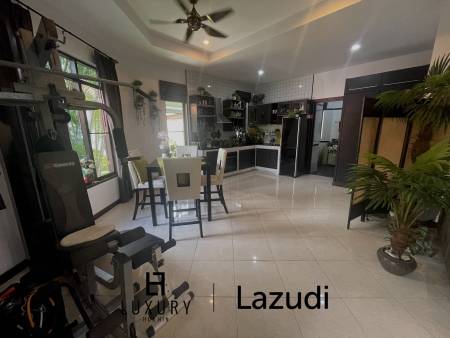 Near the sea / very well-maintained resort / tropical garden