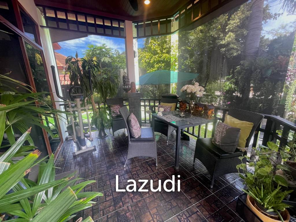 Near the sea / very well-maintained resort / tropical garden