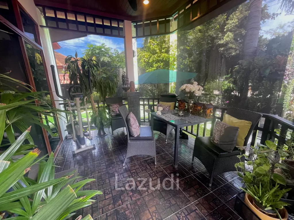 Near the sea / very well-maintained resort / tropical garden