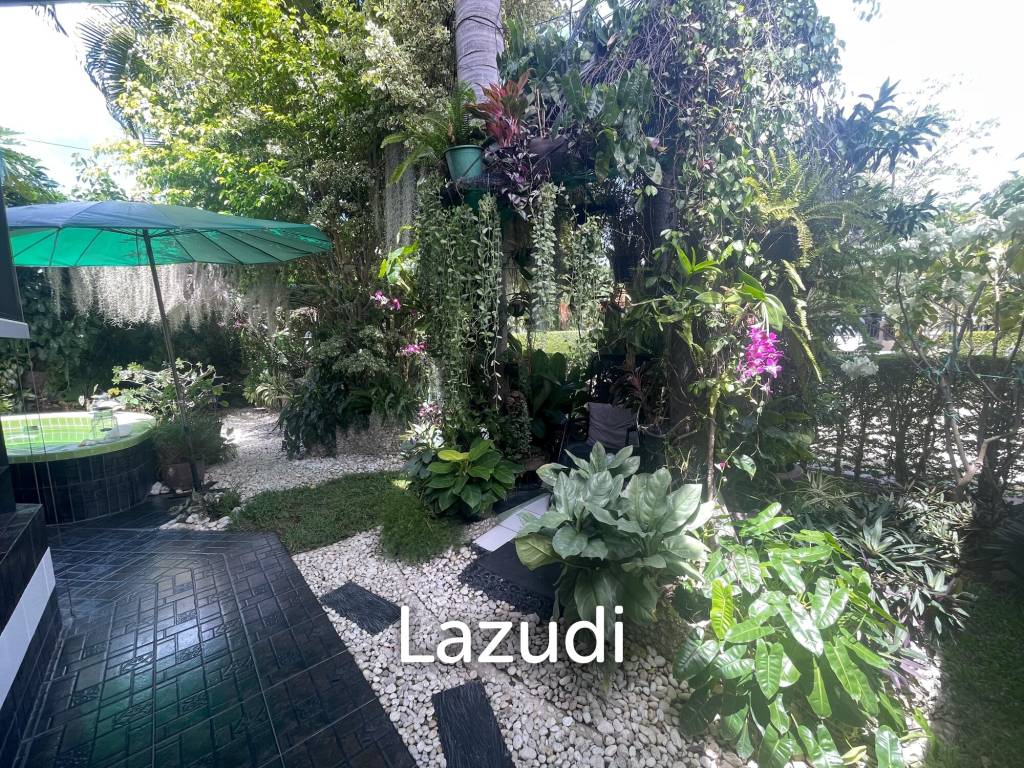 Near the sea / very well-maintained resort / tropical garden