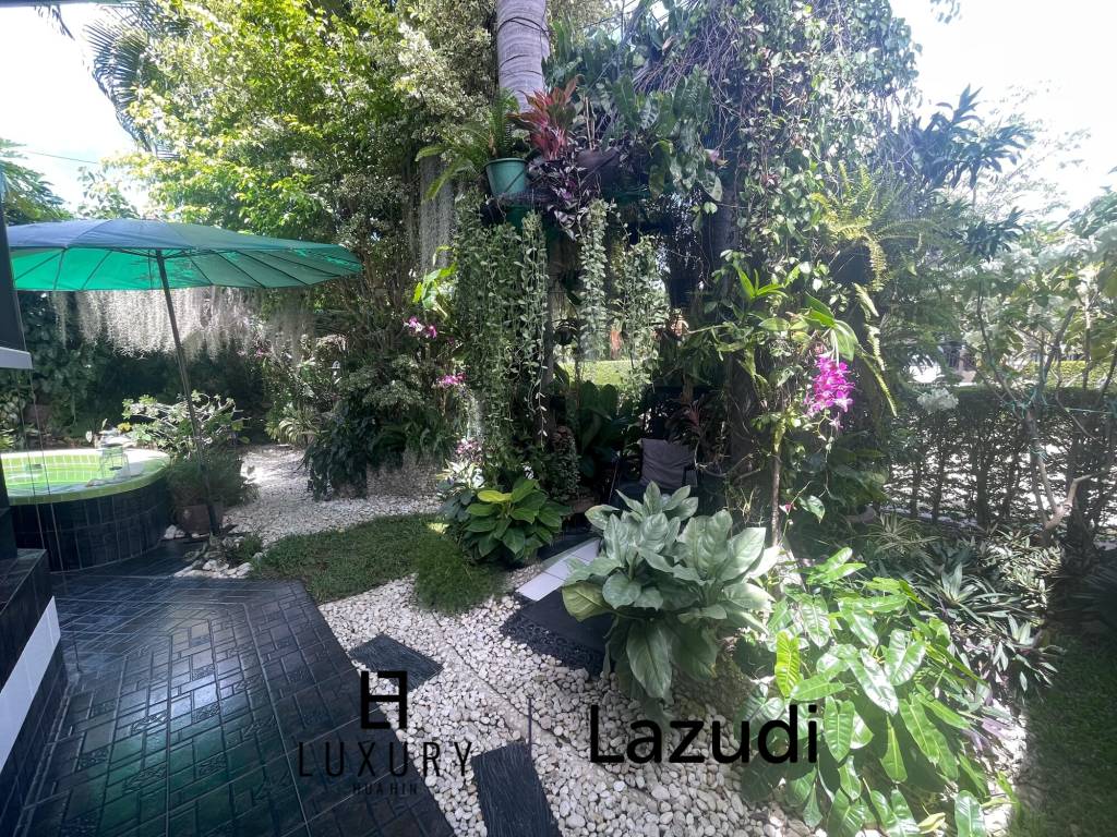 Near the sea / very well-maintained resort / tropical garden
