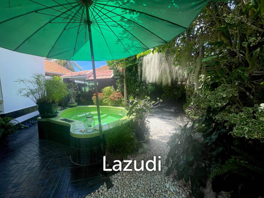 Near the sea / very well-maintained resort / tropical garden