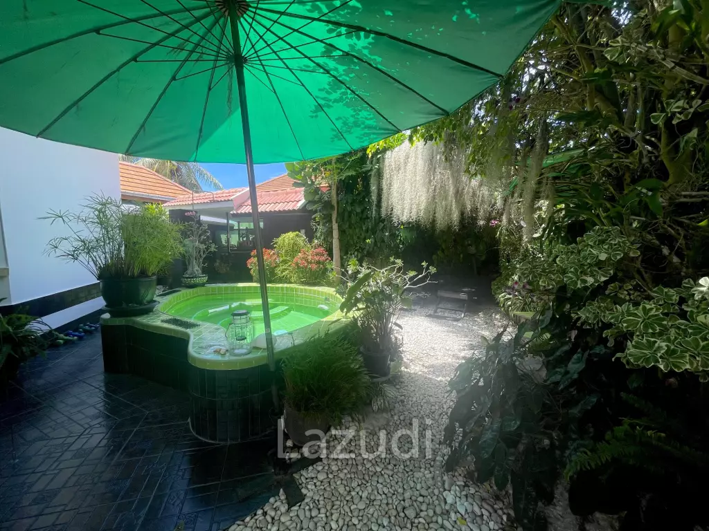 Near the sea / very well-maintained resort / tropical garden