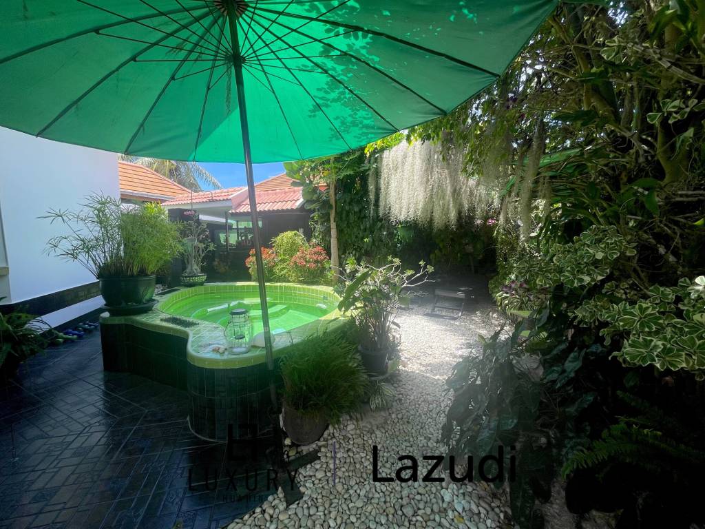 Near the sea / very well-maintained resort / tropical garden