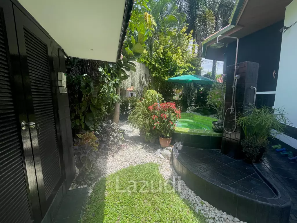 Near the sea / very well-maintained resort / tropical garden