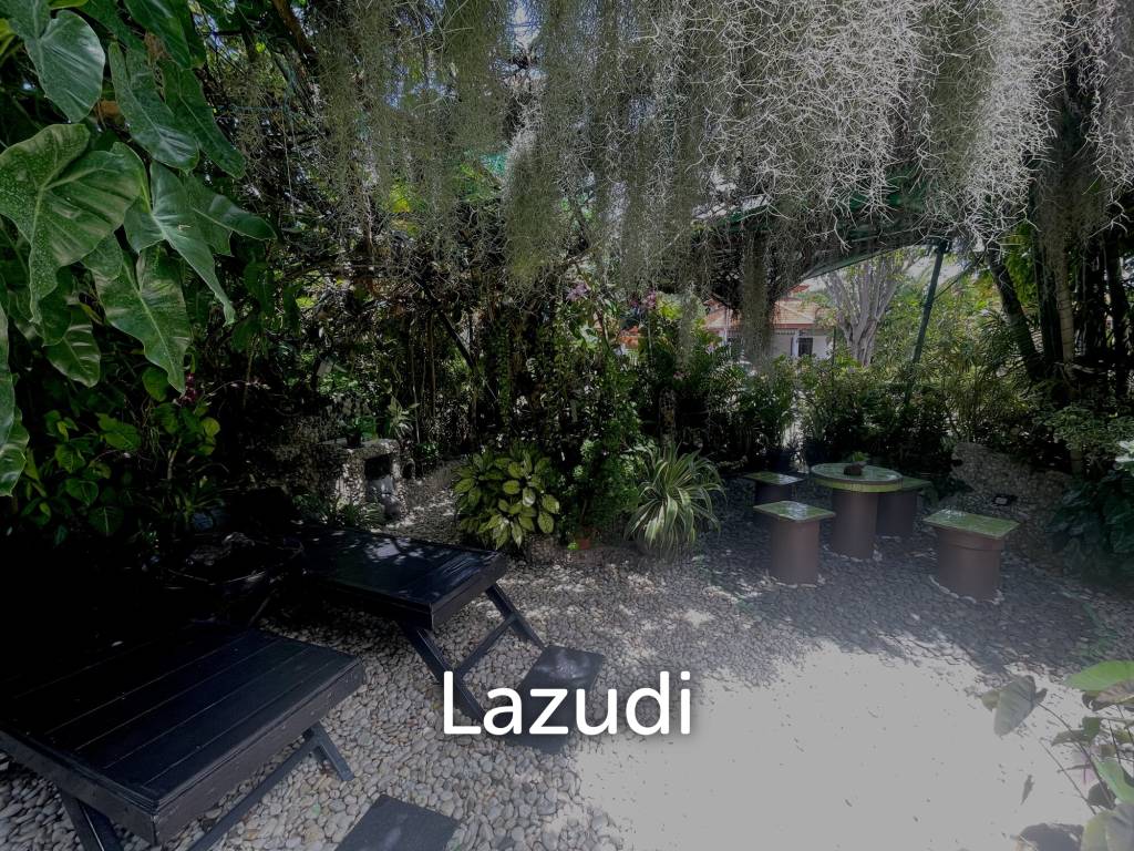 Near the sea / very well-maintained resort / tropical garden
