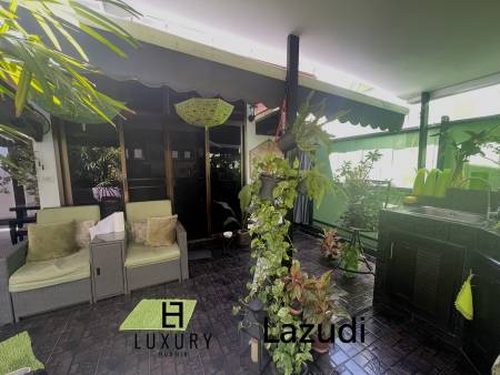 Near the sea / very well-maintained resort / tropical garden