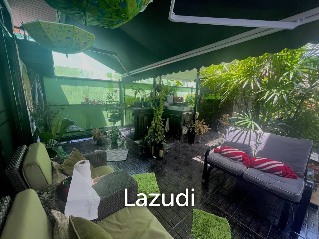 Near the sea / very well-maintained resort / tropical garden