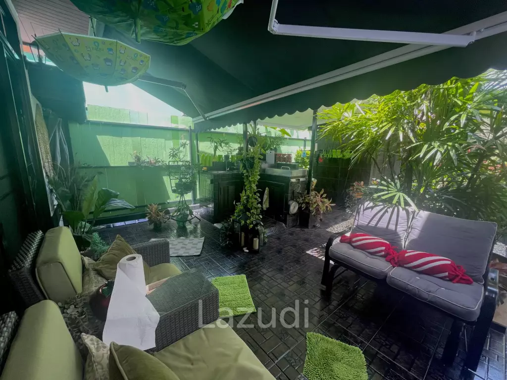 Near the sea / very well-maintained resort / tropical garden