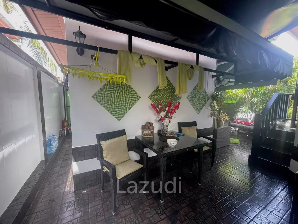Near the sea / very well-maintained resort / tropical garden