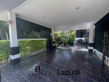 Near the sea / very well-maintained resort / tropical garden