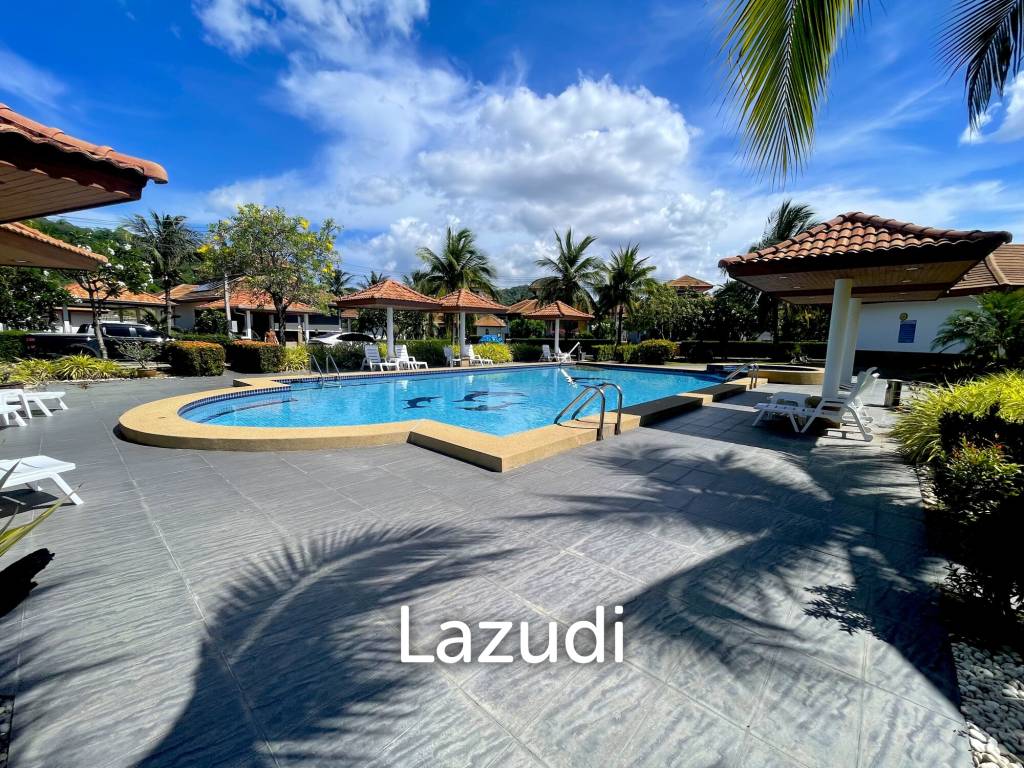 Near the sea / very well-maintained resort / tropical garden