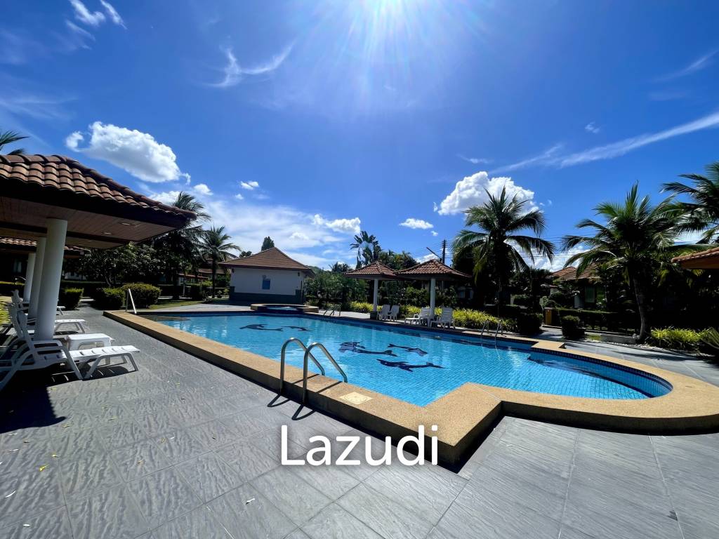 Near the sea / very well-maintained resort / tropical garden