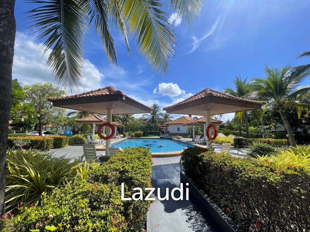 Near the sea / very well-maintained resort / tropical garden