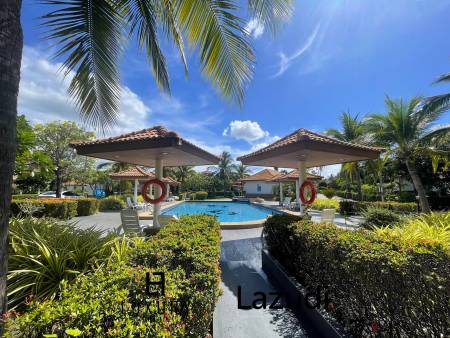 Near the sea / very well-maintained resort / tropical garden