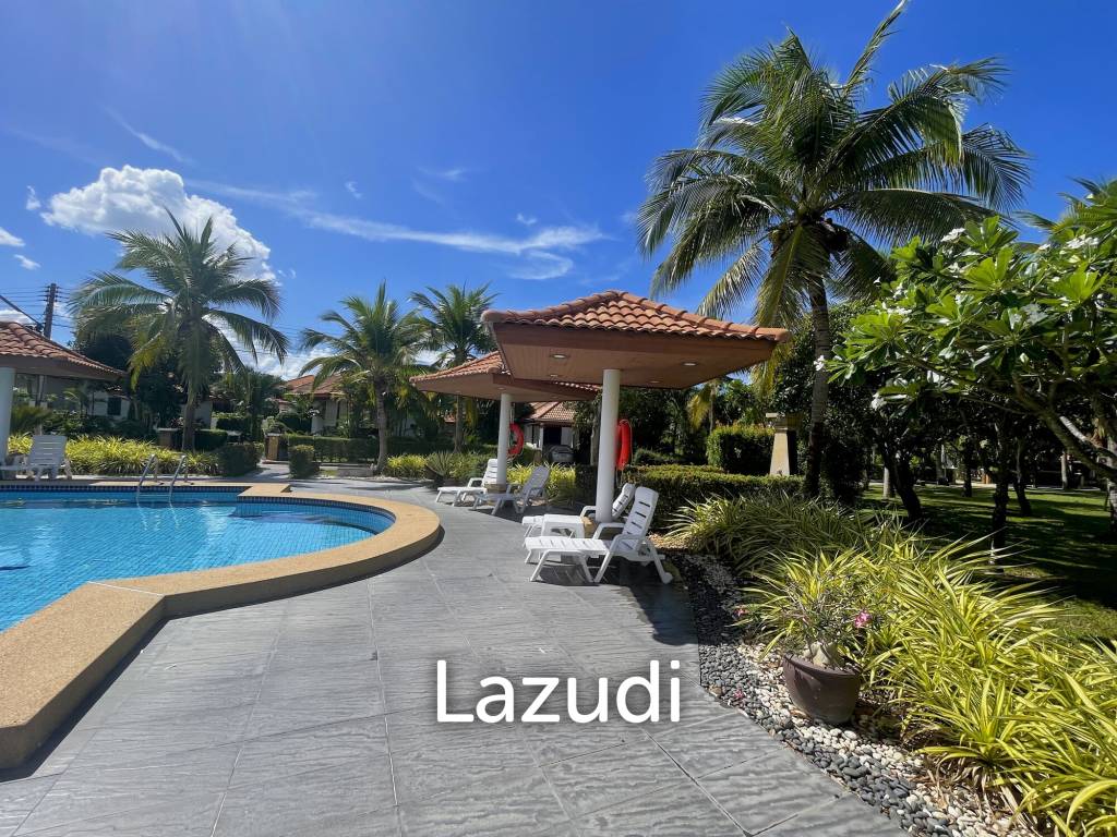 Near the sea / very well-maintained resort / tropical garden