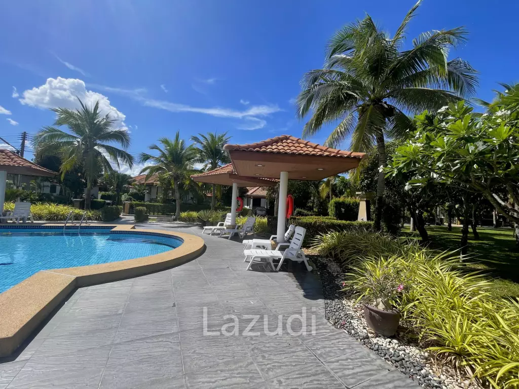 Near the sea / very well-maintained resort / tropical garden