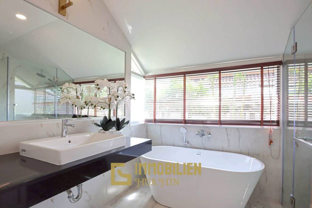 190 sqm pool villa in Thap Tai Hua Hin freehold