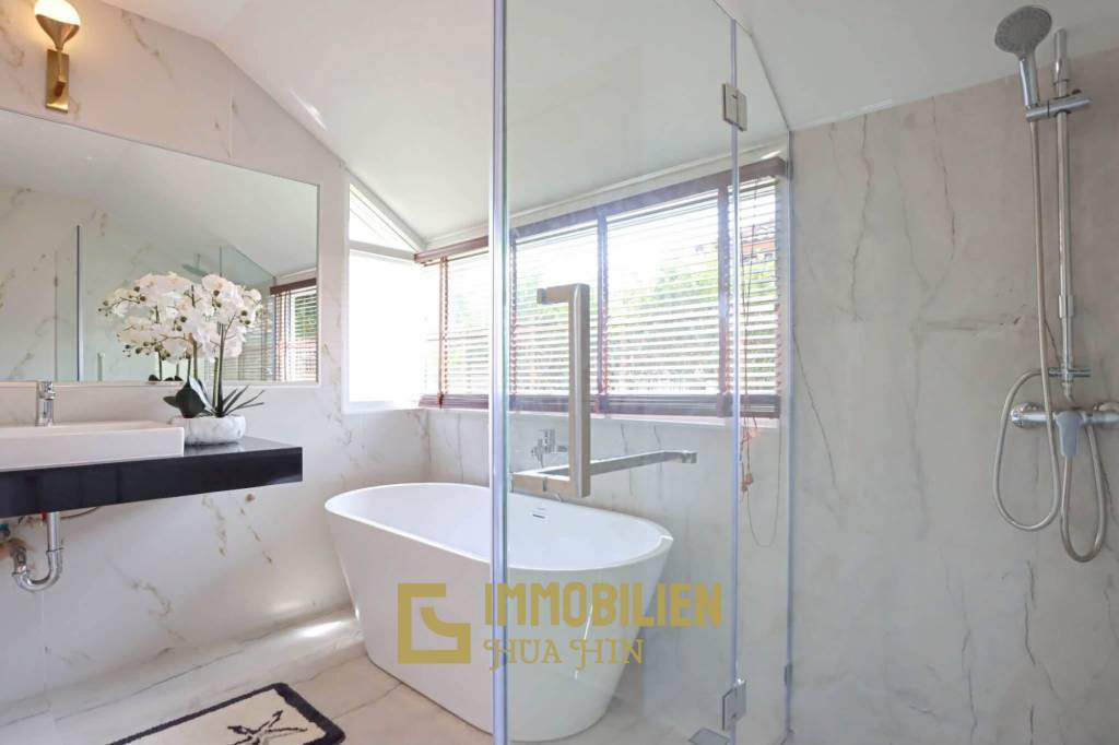190 sqm pool villa in Thap Tai Hua Hin freehold