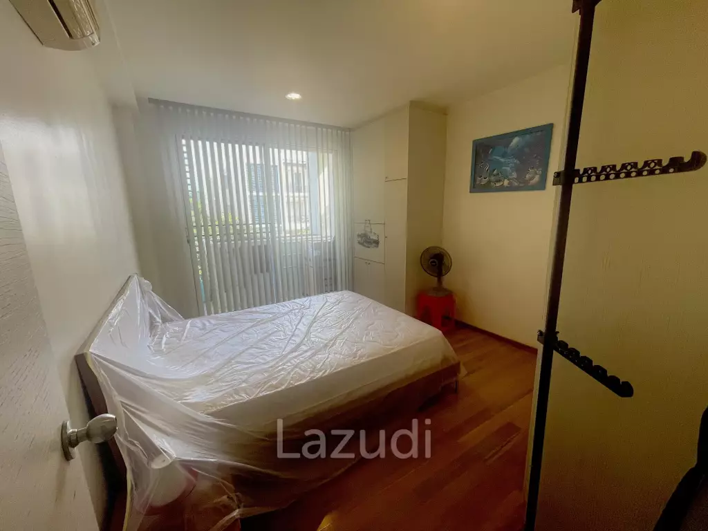 Close to the beach / pool view / balcony