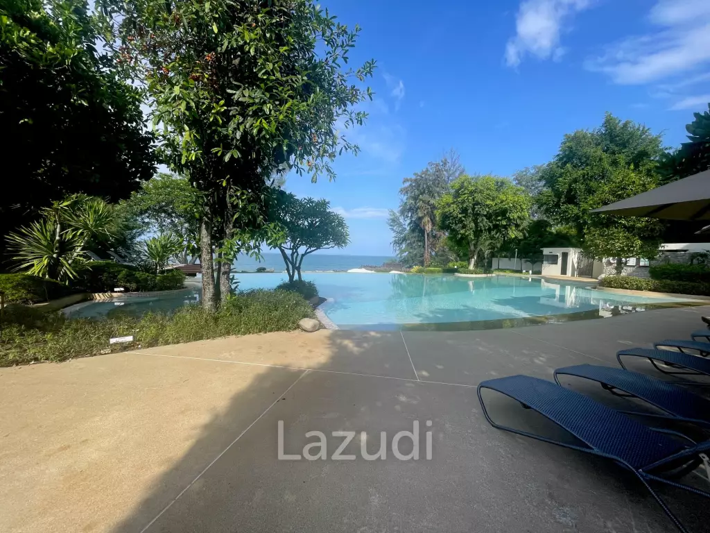Close to the beach / pool view / balcony