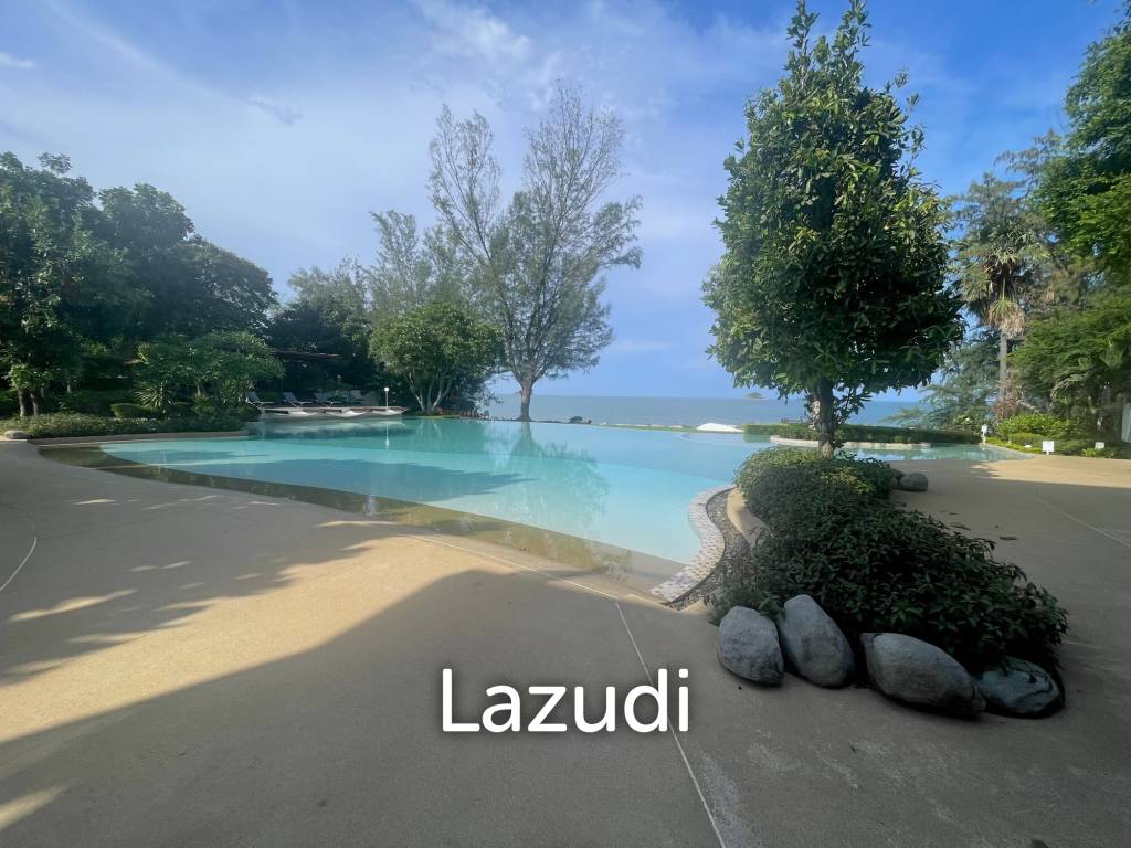 Close to the beach / pool view / balcony