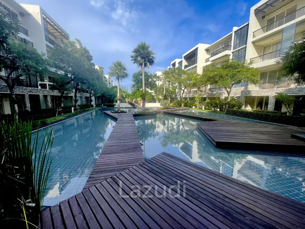 Close to the beach / pool view / balcony