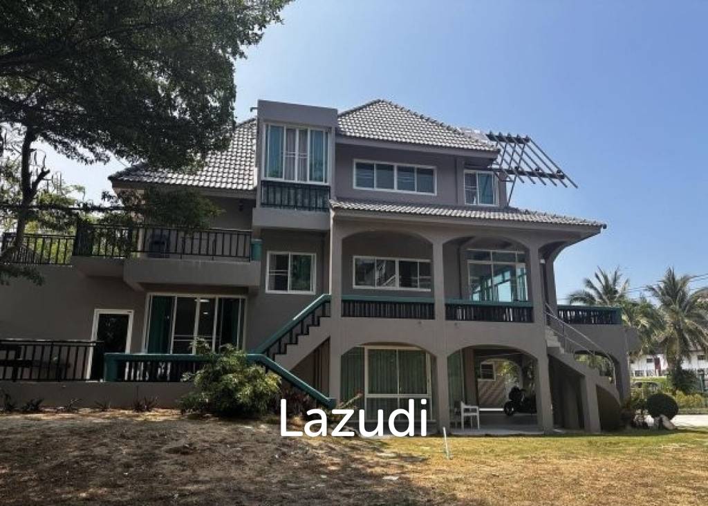 3 STOREY VILLA CLOSE TO THE BEACH IN KHAO KA LOK