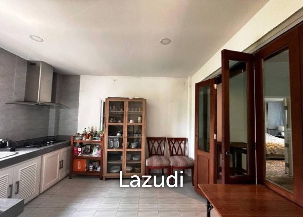 3 STOREY VILLA CLOSE TO THE BEACH IN KHAO KA LOK