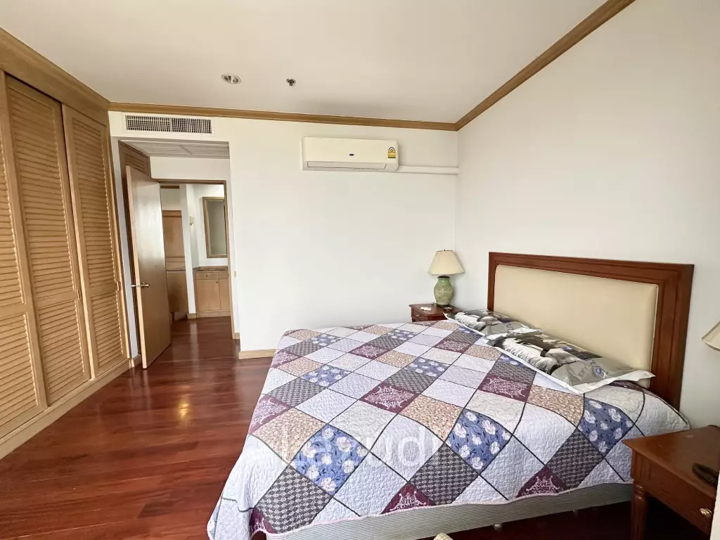 1 bedroom 1 bathroom condo 66 sqm. at Baan Chaopraya for sale