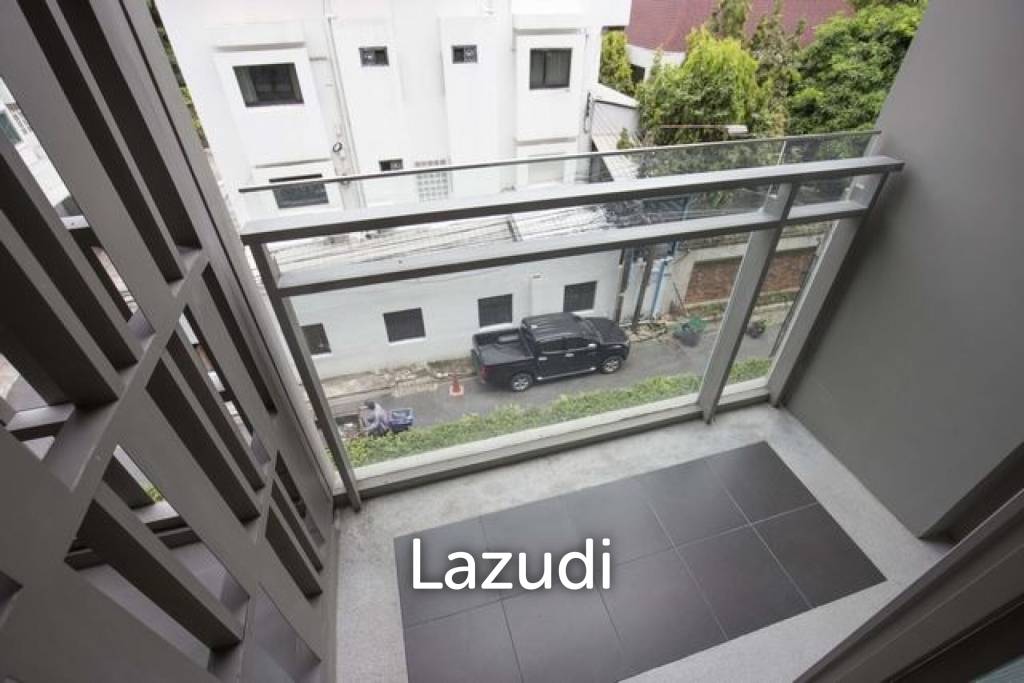 34 sqm 1 Bedroom Condo on 4th Floor at Via Botani Khlong Tan Nuea Bangkok