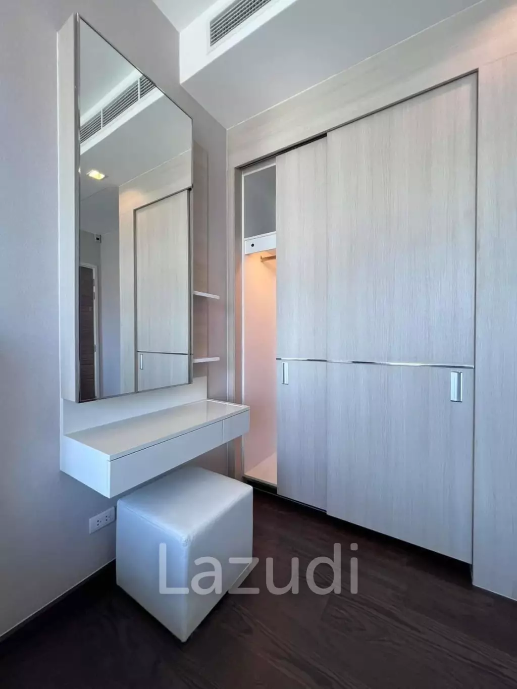 45.5 sqm 1 bedroom condo on 24th floor at Q Asoke Makkasan Bangkok